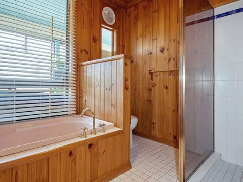 Christmas Bush Avenue 2 / 1 - Darwin Holiday 4