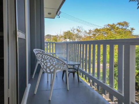 Christmas Bush Avenue 2 / 1 - Darwin Holiday 0