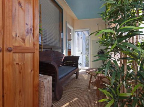 Christmas Bush Avenue 2 / 1 - Darwin Holiday 1