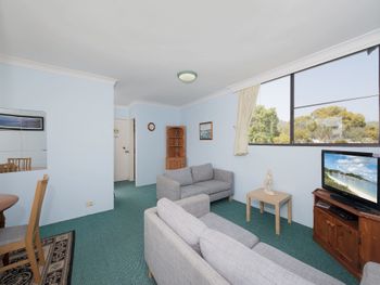 Bellevue Unit 7 / 4 Donald Street - Darwin Holiday 5