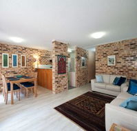 Tristani Bay Parkland Unit 60 / 2 Gowrie Avenue
