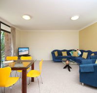 St George Unit 8 / 19 Weatherly Close