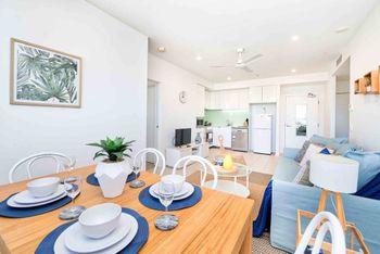 Bright 2 Bedroom Seafoam Apartment - Darwin Holiday 2