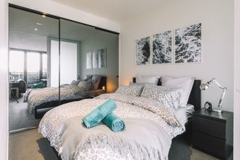 Luxurious Apartment In The Heart Of Melbournes CBD - Darwin Holiday 6