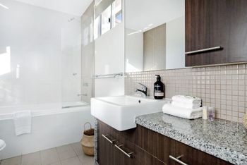 Broabdeach Sleek & Stylish Living - Darwin Holiday 2