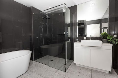 Trendy Self Contained City Apartment - Darwin Holiday 5
