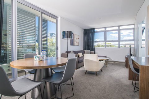 2bed Apartment! Modern Home For 4 At Chatswood - Darwin Holiday 4