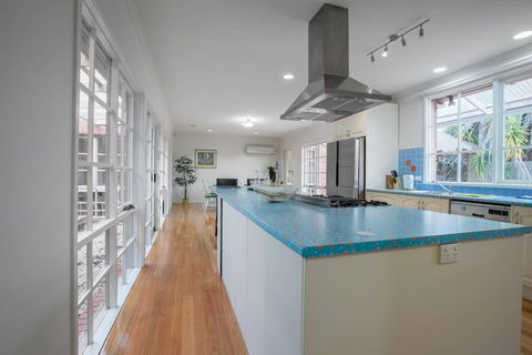 Lots Love Life Garden View Amazing Five Bedrooms - Darwin Holiday 4