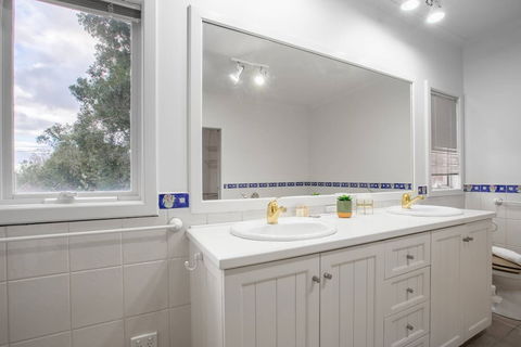 Lots Love Life Garden View Amazing Five Bedrooms - Darwin Holiday 5