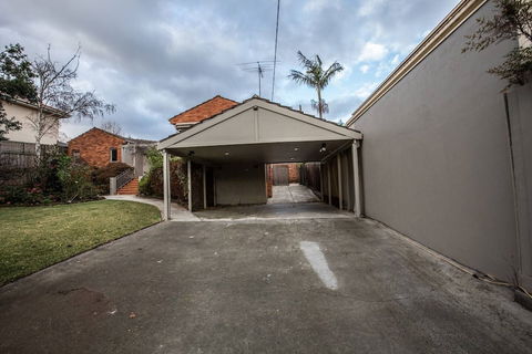 Lots Love Life Garden View Amazing Five Bedrooms - Darwin Holiday 3