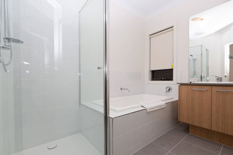 Resortstyle 4BR House With Parking@werribee - Darwin Holiday 1