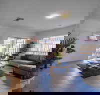 Big Family Fun 4 Bedrooms House in Point Cook - Darwin Holiday