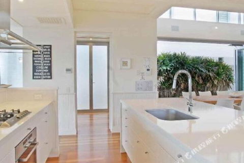 R & W Noosa Holidays 19 The Esplanade - Darwin Holiday 4