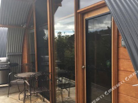 Bruny Island Accommodation 43 Degrees Beachside Studio Spa Apartments (1) - Darwin Holiday 4