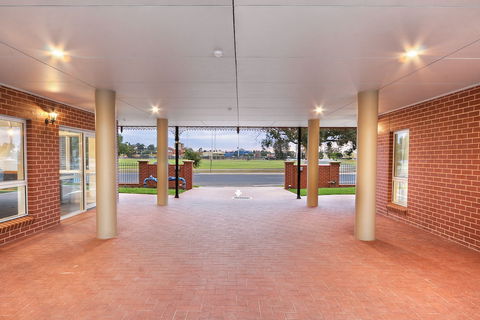 BEST WESTERN Plus Bolton On The Park - Darwin Holiday 0