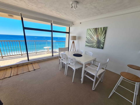 Absolute Beachfront With Views 2BR Apt - Darwin Holiday 6