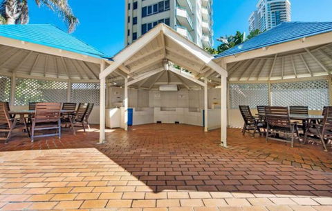 Absolute Beachfront With Views 2BR Apt - Darwin Holiday 0