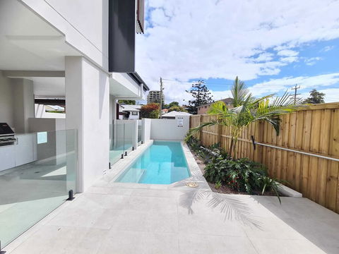 Modern 2 BR With Private Pool & Garden - Darwin Holiday 2