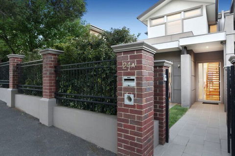 Kew Luxurious Townhouse - Darwin Holiday 2