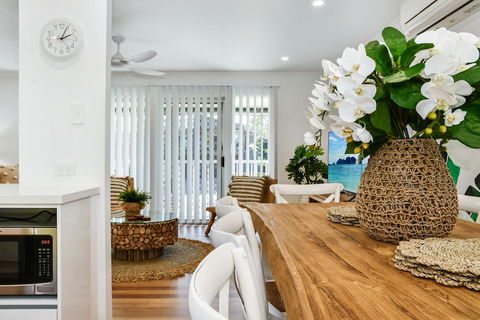 Rosies Bach - BUNA5 - Darwin Holiday 0