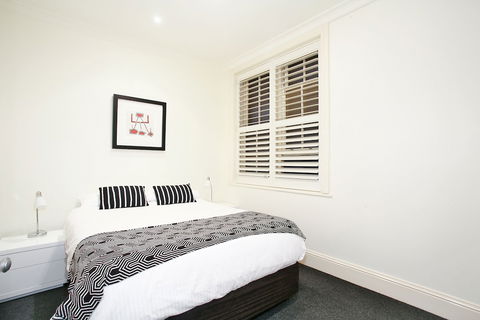 The Courtyard Of St Neot - Darwin Holiday 3