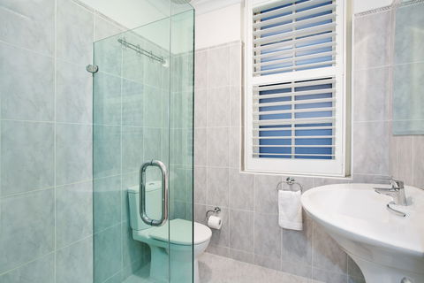 The Courtyard Of St Neot - Darwin Holiday 0