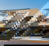 Oxford Steps - Darwin Holiday