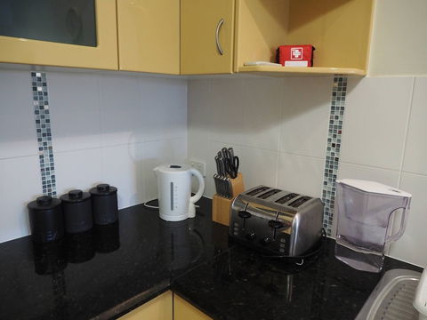 Queen Room With Airport Transfers Or Car Rental - Darwin Holiday 2