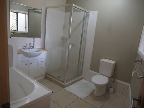 Queen Room With Airport Transfers Or Car Rental - Darwin Holiday 0