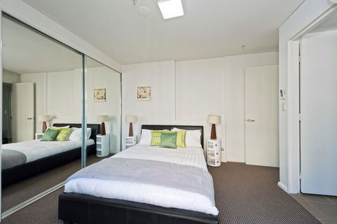 Astra Apartments Miller Street - Darwin Holiday 1