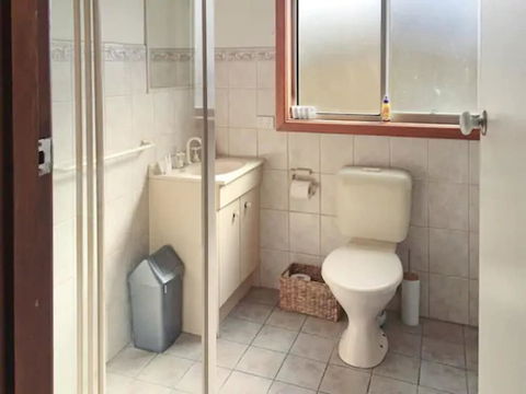 Home Near Shops & Beach - Darwin Holiday 6