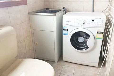 Home Near Shops & Beach - Darwin Holiday 4