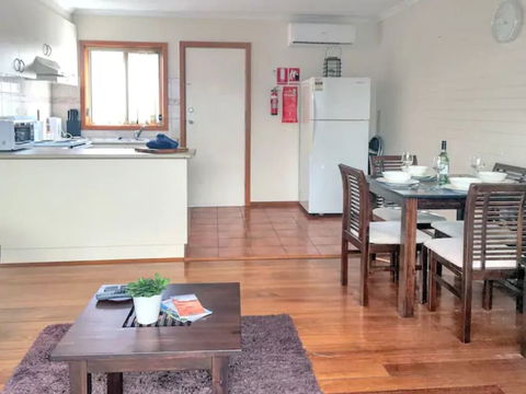 Home Near Shops & Beach - Darwin Holiday 5