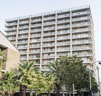 Potts Point Springfield Avenue I - Darwin Holiday