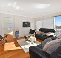 Spacious  Bright 4 Bedroom Home - Darwin Holiday