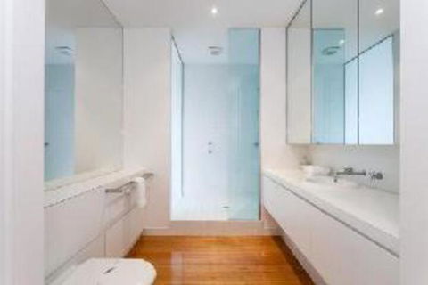 Anglesea Surf Beach Apartments - Darwin Holiday 1