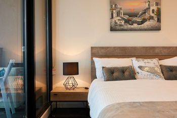 Stunning Harbour & City View Loft - Darwin Holiday 4