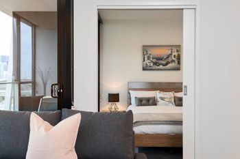 Stunning Harbour & City View Loft - Darwin Holiday 6
