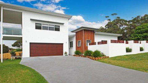 THE WHITE HOUSE - Darwin Holiday 0