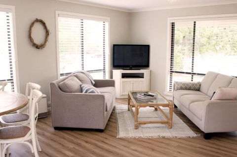 Charlottes Honor River & Golf Cottage - Darwin Holiday 0