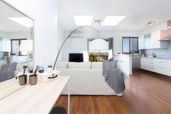 Beachside Apartment With Stunning Views & Parking - Darwin Holiday 5
