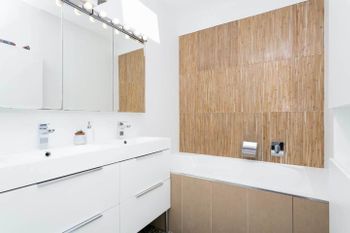 Beachside Apartment With Stunning Views & Parking - Darwin Holiday 3