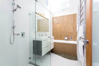 Beachside Apartment With Stunning Views & Parking - Darwin Holiday 6