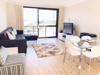 Wallis View Lakeside Family Retreat - Darwin Holiday 1