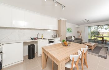 Lakeview Apartment Suite 16 - Darwin Holiday 6