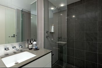 Elegant Elizabeth Bay H374 - Darwin Holiday 1