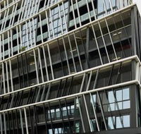 Panoramic Melbourne Views from Stylish Apartment - Darwin Holiday