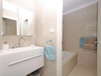 Nicholli Bay Parklands Unit 32 2 Gowrie Avenue - Darwin Holiday 1