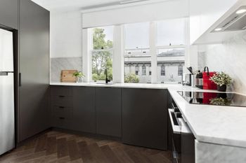 Stunning City Apartment H350 - Darwin Holiday 1