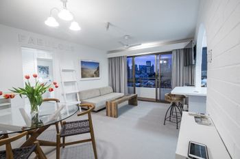 1 BR Park Breathtaking Sydney Skyline - Darwin Holiday 0